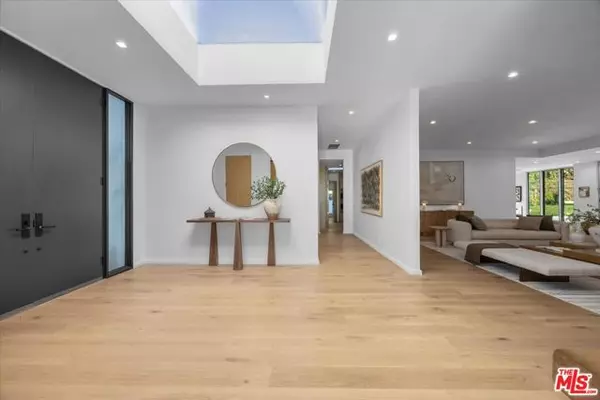 Beverly Hills, CA 90210,1836 Loma Vista Drive