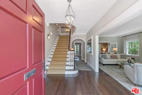 Los Angeles, CA 90004,236 S Irving Boulevard