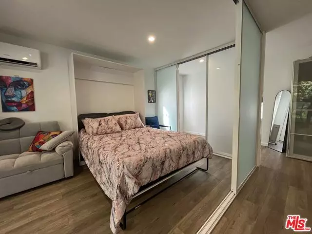 Sherman Oaks, CA 91403,3708 Woodcliff Road