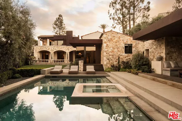 Beverly Hills, CA 90210,976 N Alpine Drive