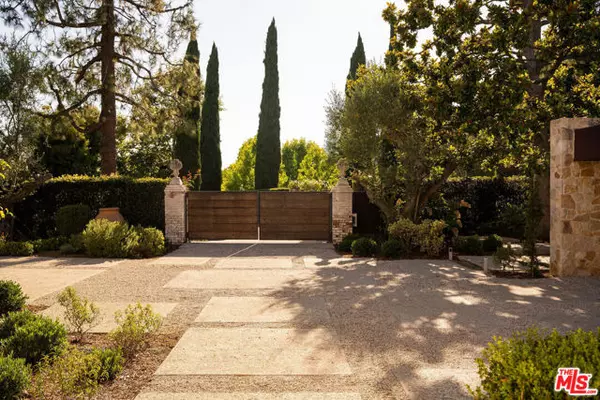 Beverly Hills, CA 90210,976 N Alpine Drive