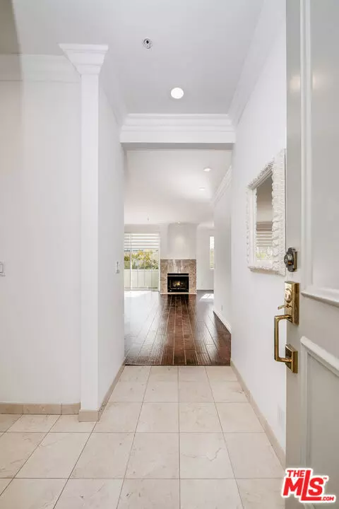 Los Angeles, CA 90024,10630 Eastborne Avenue #203