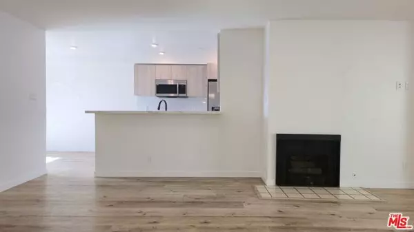 Los Angeles, CA 90025,1650 S Bentley Avenue #302