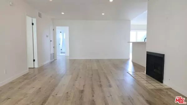 Los Angeles, CA 90025,1650 S Bentley Avenue #302