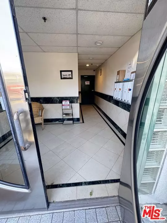 Los Angeles, CA 90049,11735 Dorothy Street #302