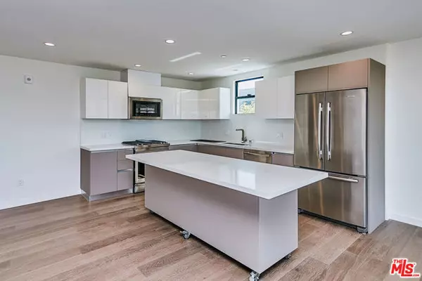 Beverly Hills, CA 90210,328 N Maple Drive #206