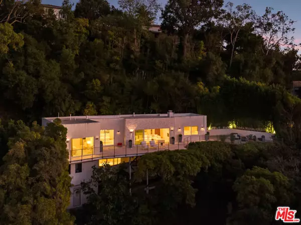 9422 Readcrest Drive, Beverly Hills, CA 90210