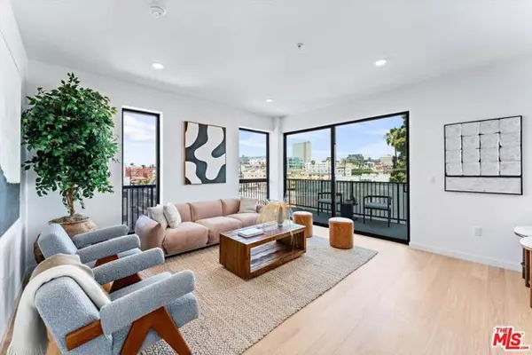 Los Angeles, CA 90006,904 S New Hampshire Avenue #610