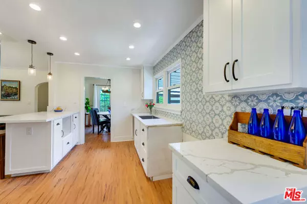 West Hollywood, CA 90048,8818 Rosewood Avenue