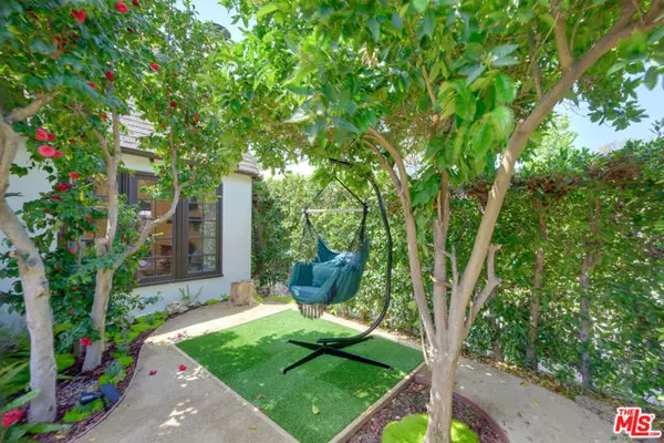 8818 Rosewood Avenue, West Hollywood, CA 90048
