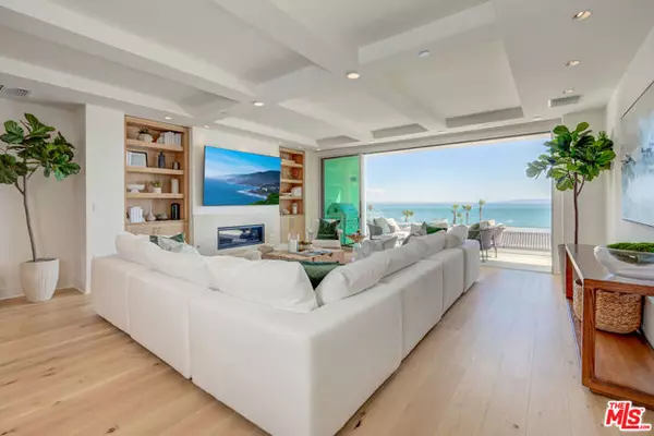 17325 Castellammare Drive #302, Pacific Palisades (los Angeles), CA 90272