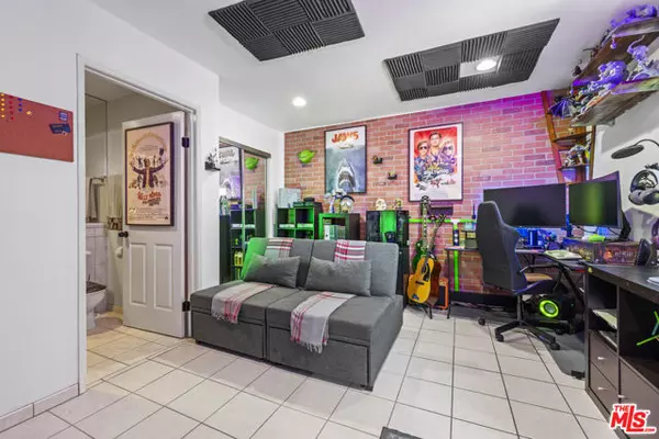 Chatsworth (los Angeles), CA 91311,21683 Wo He Lo Trail