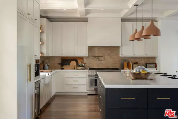 Sherman Oaks, CA 91423,3901 Longridge Avenue