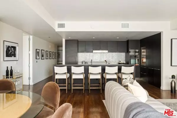 Los Angeles, CA 90028,6250 Hollywood Boulevard #5N