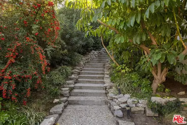 Woodland Hills (los Angeles), CA 91364,21434 Salamanca Avenue