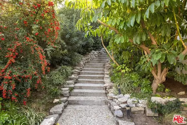 Woodland Hills (los Angeles), CA 91364,21434 Salamanca Avenue