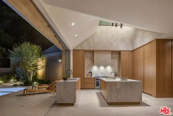 Los Angeles, CA 90069,1600 Rising Glen Road