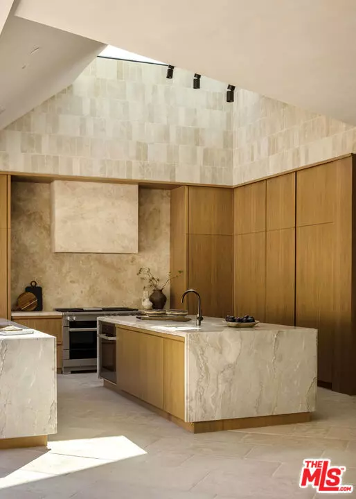 Los Angeles, CA 90069,1600 Rising Glen Road