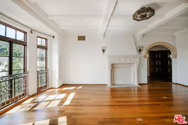 1302 N Sweetzer Avenue #402, West Hollywood, CA 90046