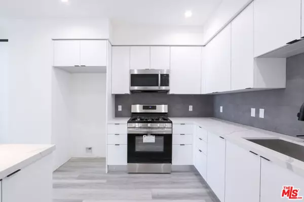 Los Angeles, CA 90066,11800 Courtleigh Drive #404