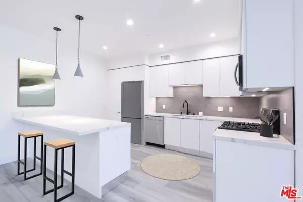 11800 Courtleigh Drive #404, Los Angeles, CA 90066