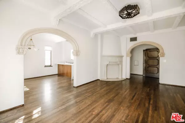 1302 N Sweetzer Avenue #203, West Hollywood, CA 90046