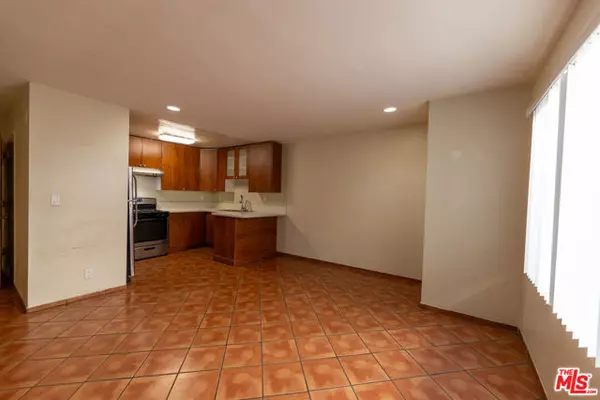 Los Angeles, CA 90006,947 S Westmoreland Avenue #207