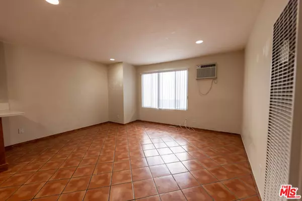 Los Angeles, CA 90006,947 S Westmoreland Avenue #207