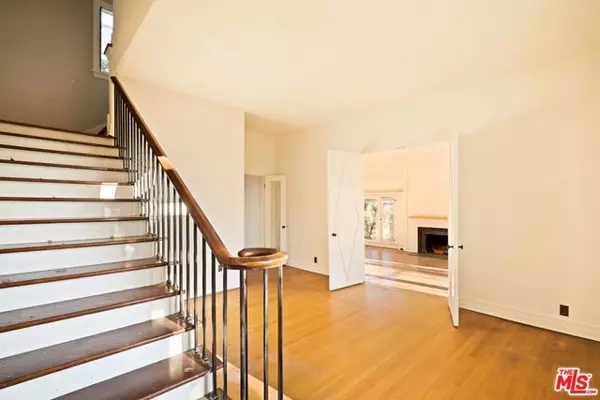 Los Angeles, CA 90027,2242 N Catalina Street