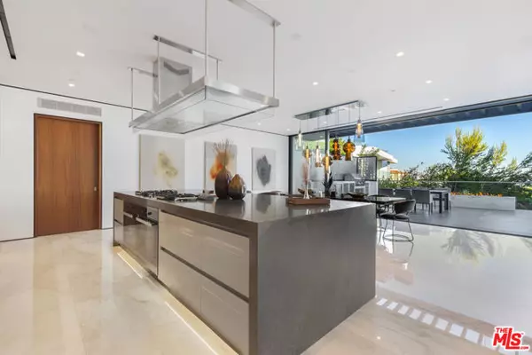 Los Angeles, CA 90069,9410 Sierra Mar Place