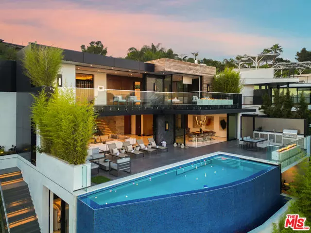 Los Angeles, CA 90069,9410 Sierra Mar Place