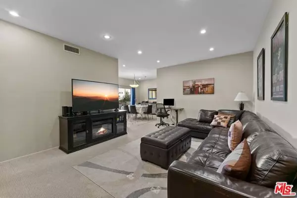 Los Angeles, CA 90049,612 S Barrington Avenue #317