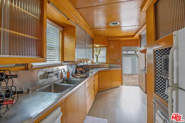 Los Angeles, CA 90049,210 S Bundy Drive