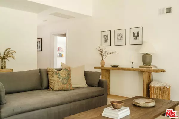 Sherman Oaks, CA 91401,13211 Cumpston Street