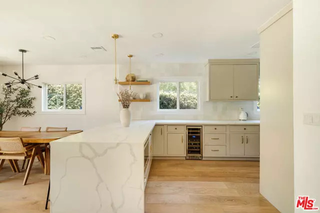 Sherman Oaks, CA 91401,13211 Cumpston Street