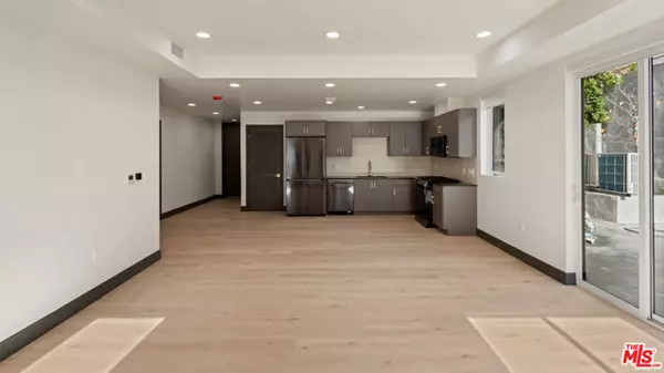 118 N Orlando Avenue #101, Los Angeles, CA 90048