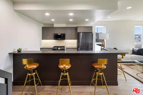 Los Angeles, CA 90048,118 N Orlando Avenue #303