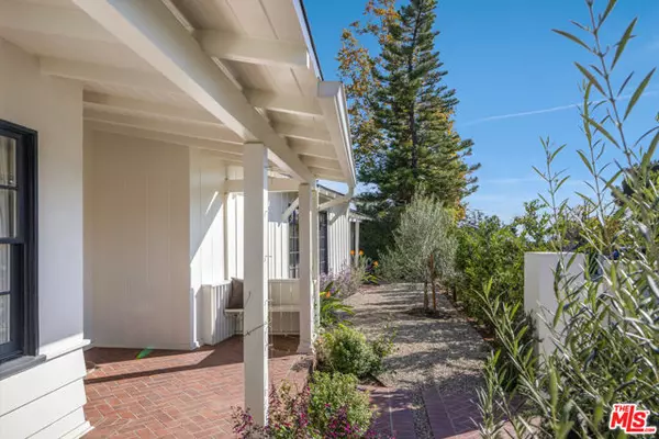 Los Angeles, CA 90049,516 Hanley Place