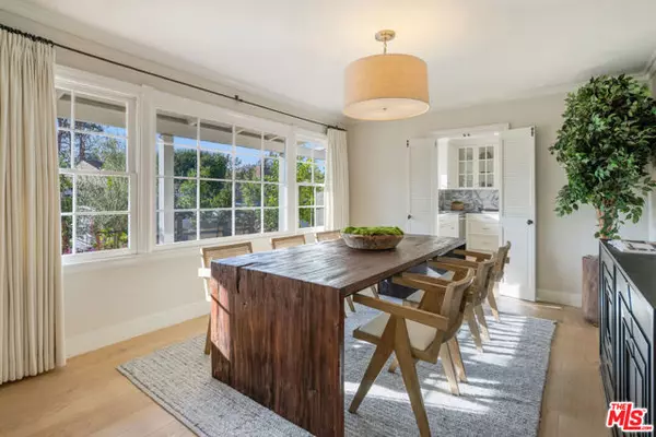 Los Angeles, CA 90049,516 Hanley Place