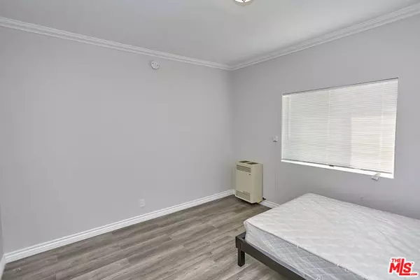 Los Angeles, CA 90019,2422 Venice Boulevard