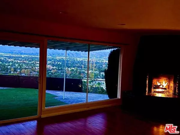 Studio City (los Angeles), CA 91604,3641 Sunswept Drive