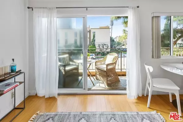 Los Angeles, CA 90049,1154 S Barrington Avenue #201