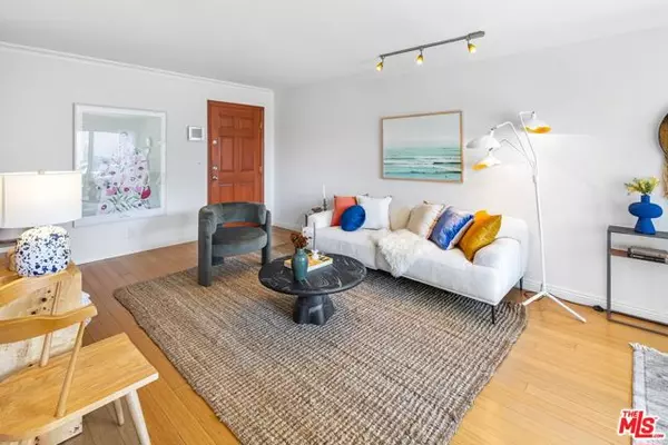 Los Angeles, CA 90049,1154 S Barrington Avenue #201