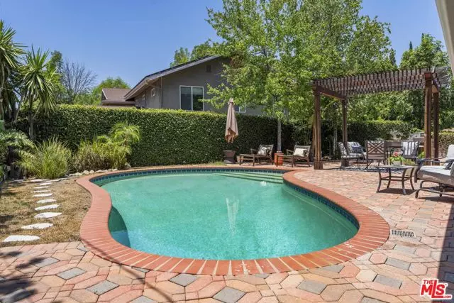 4701 Dunman Avenue, Woodland Hills (los Angeles), CA 91364