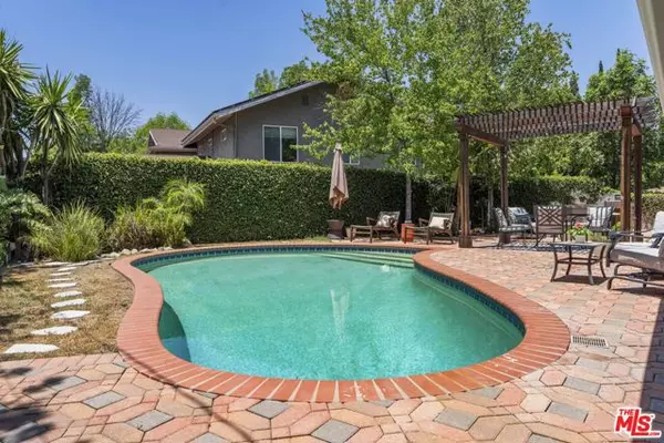 4701 Dunman Avenue, Woodland Hills (los Angeles), CA 91364