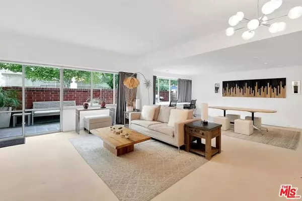 Los Angeles, CA 90046,7135 Hollywood Boulevard #103