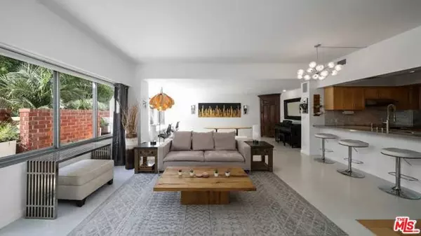 Los Angeles, CA 90046,7135 Hollywood Boulevard #103