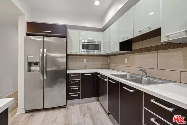 Los Angeles, CA 90048,107 S Sweetzer Avenue #304