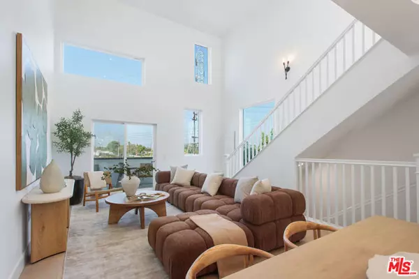 North Hollywood (los Angeles), CA 91606,11210 W Victory Boulevard