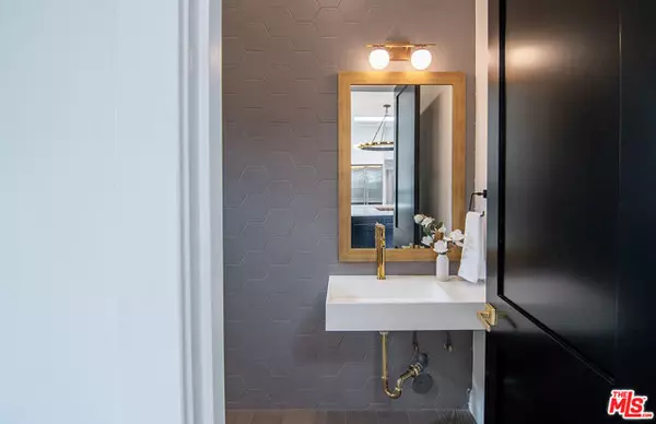 Los Angeles, CA 90036,638 N Sierra Bonita Avenue